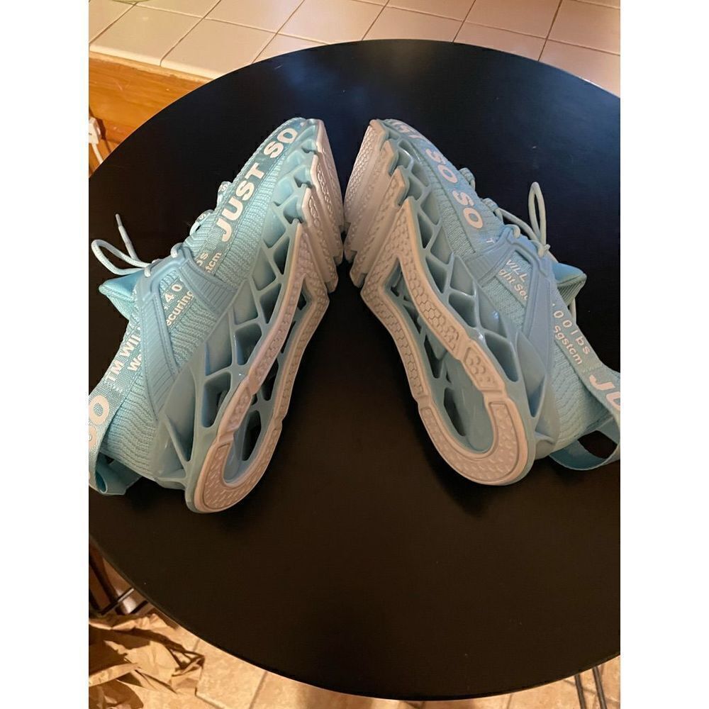 Just So So Shoes (SZ 9.5) - Picture 4 of 5